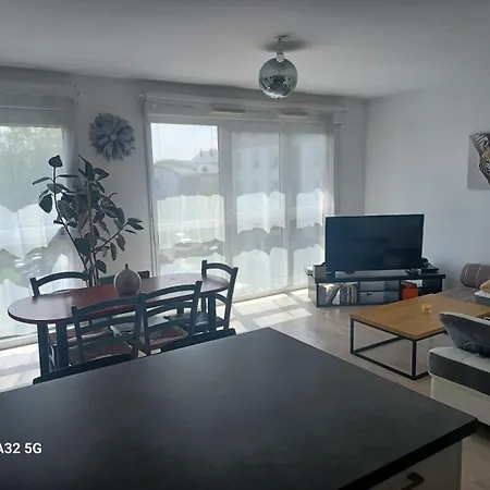 Appt T3 Cuisine Amenagee Et Equipee Acces Pmr Apartment *