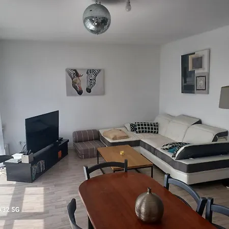 Apartment Appt T3 Cuisine Amenagee Et Equipee Acces Pmr Saint-Malo